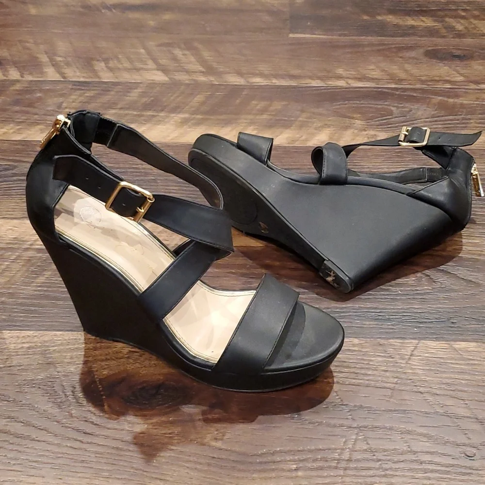 Jessica Simpson black wedge heels - Picture 2 of 8